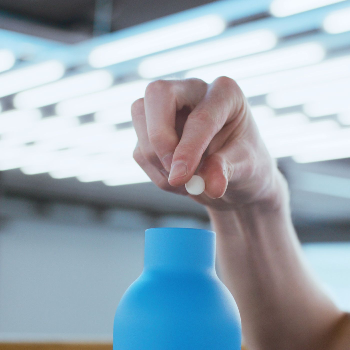 dropz Flasche ozeanblaue Edition - 0.5 L mit Aufbewahrungsfach