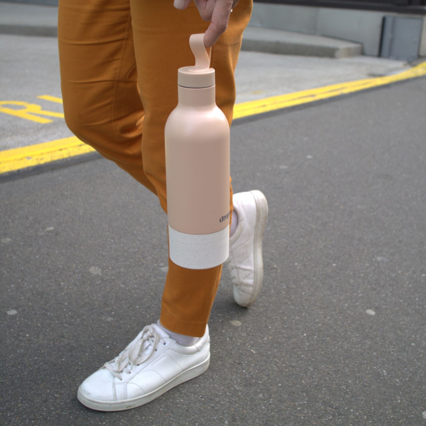 dropz Flasche beige - 0.5 L mit Aufbewahrungsfach