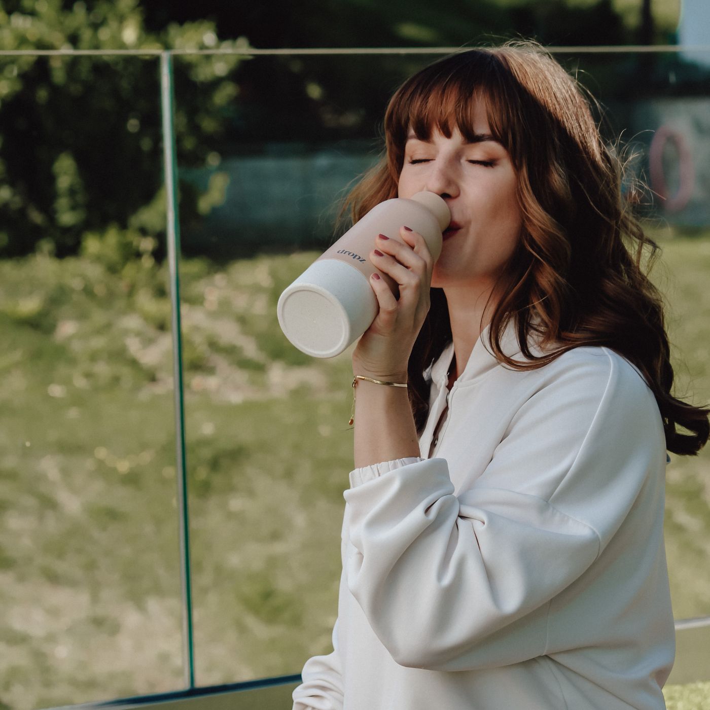 dropz Flasche beige - 0.5 L mit Aufbewahrungsfach