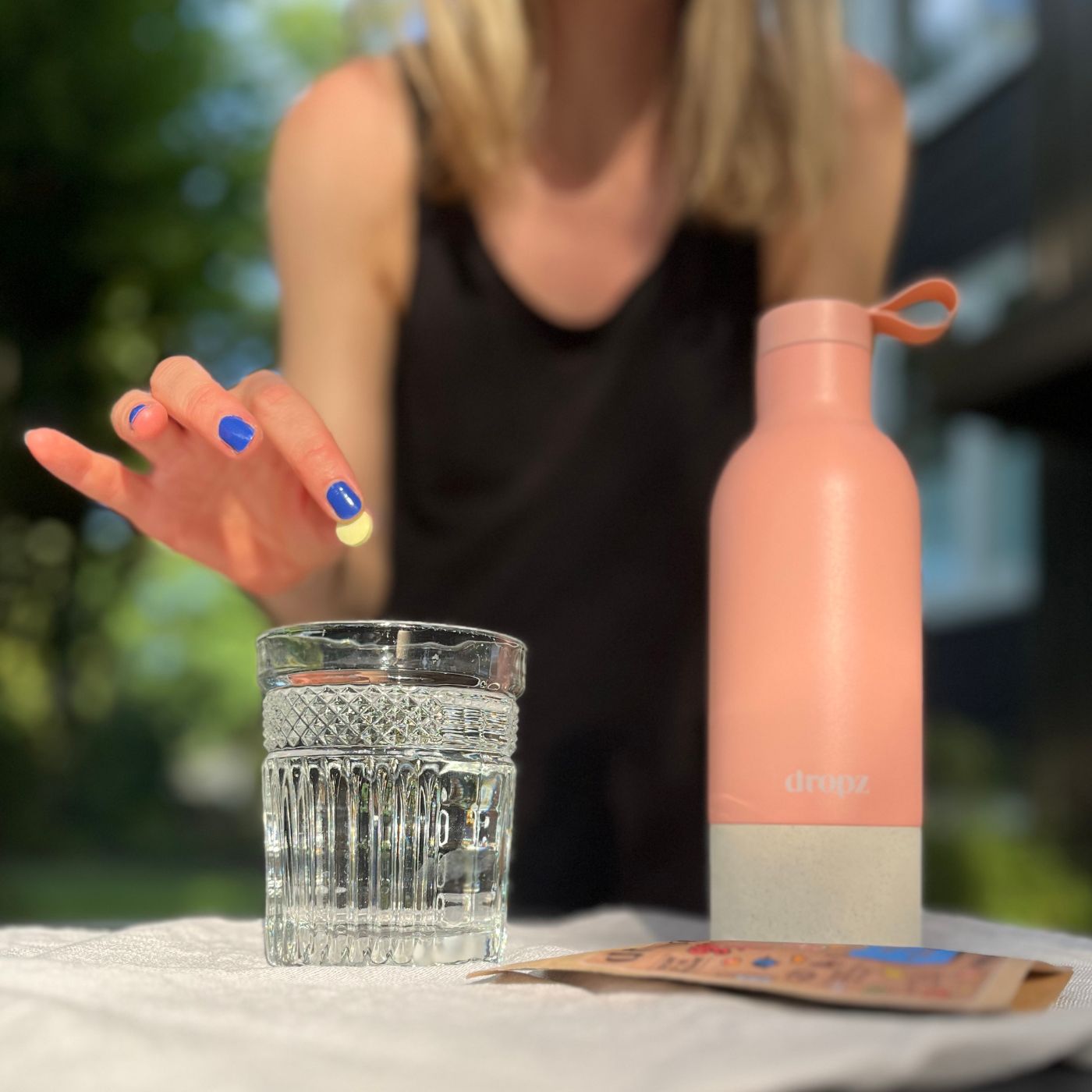 dropz Flasche rosa - 0.5 L mit Aufbewahrungsfach